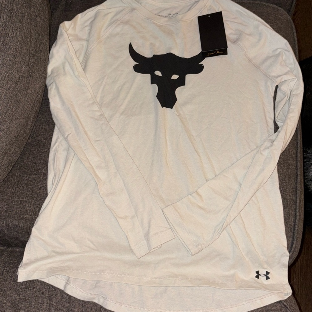 Under Armour top
